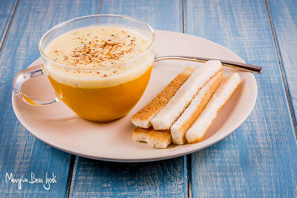 Cappuccino di zucca e funghi porcini con crema di gorgonzola