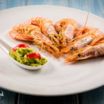 Gamberoni al rum con salsa guacamole