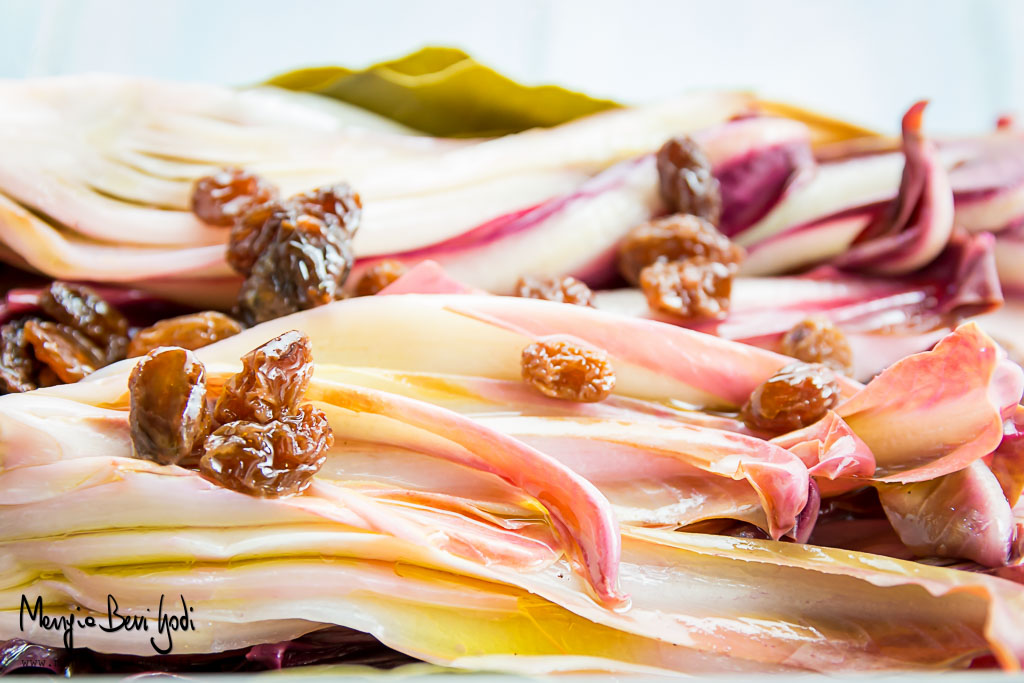 Radicchio di Treviso marinato con pinoli e uvetta