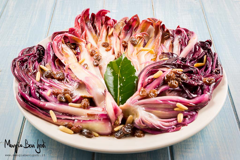 Radicchio di Treviso marinato con pinoli e uvetta