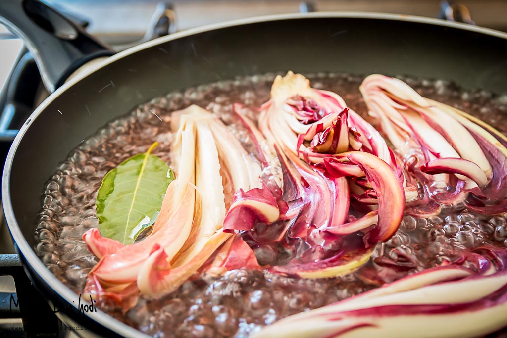 Radicchio di Treviso marinato con pinoli e uvetta