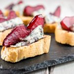 Crostini-pere-vino-gorgonzola