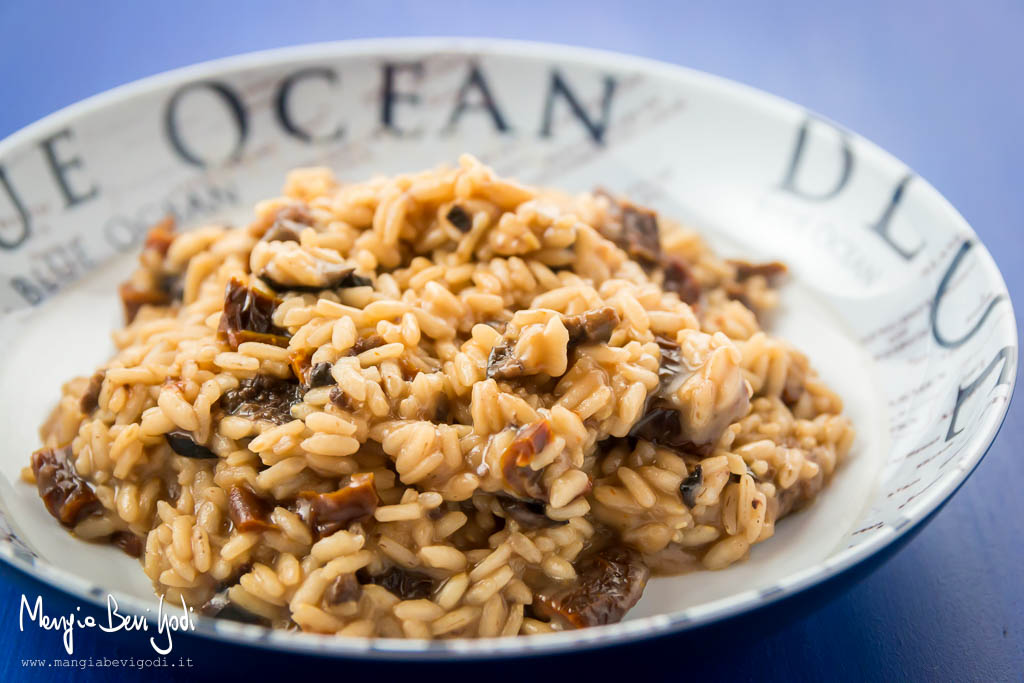 Risotto-acciughe-olive-pomodori-secchi