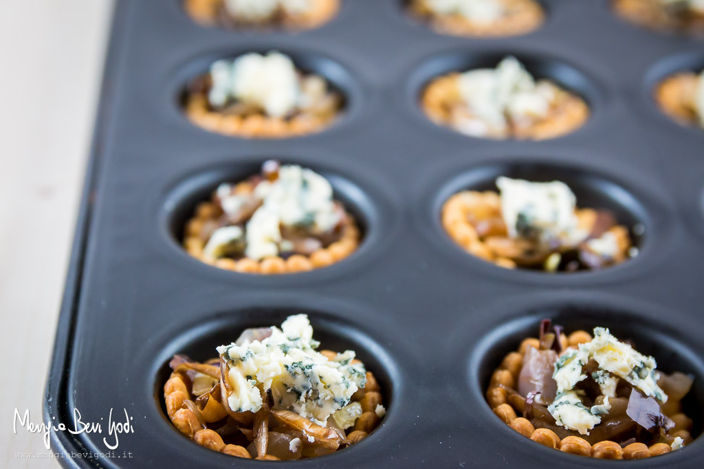 Tartellette con radicchio di treviso e gorgonzola