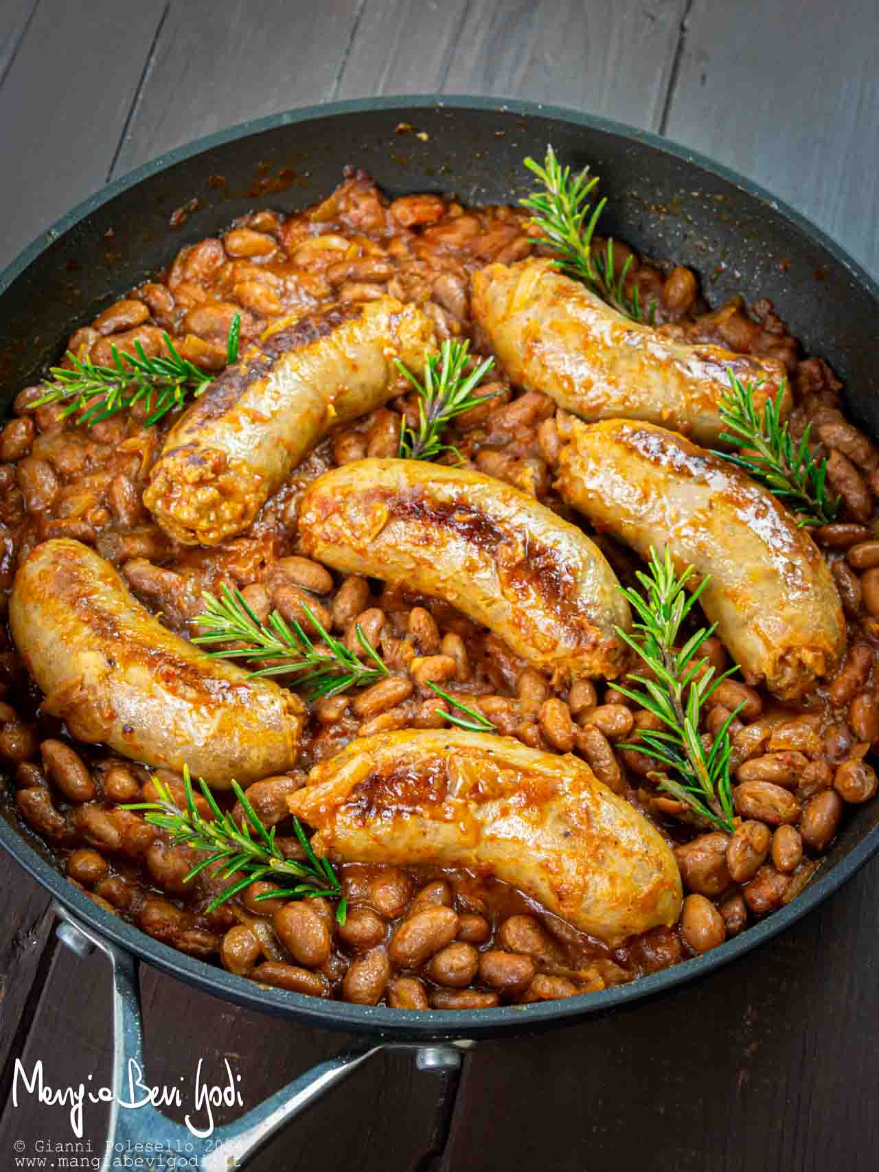 salsiccia e fagioli in padella alla veneta