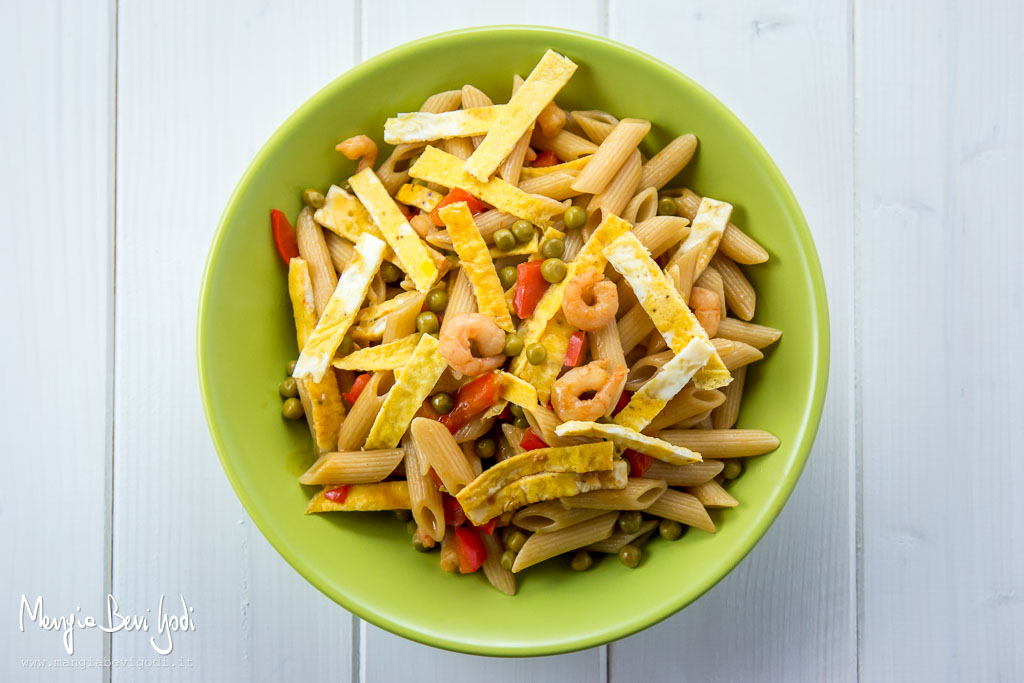 pasta-cantonese-gamberetti-uova-peperoni-piselli