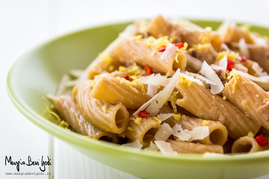 Pasta con tonno zenzero limone e pecorino romano