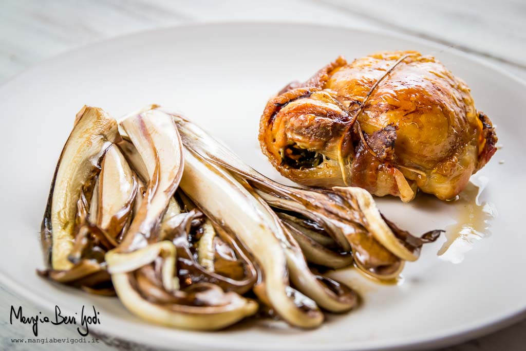 Sovracosce di pollo al forno con pancetta e radicchio di Treviso