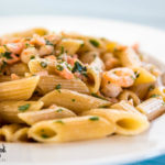 Pasta con salmone e gamberetti