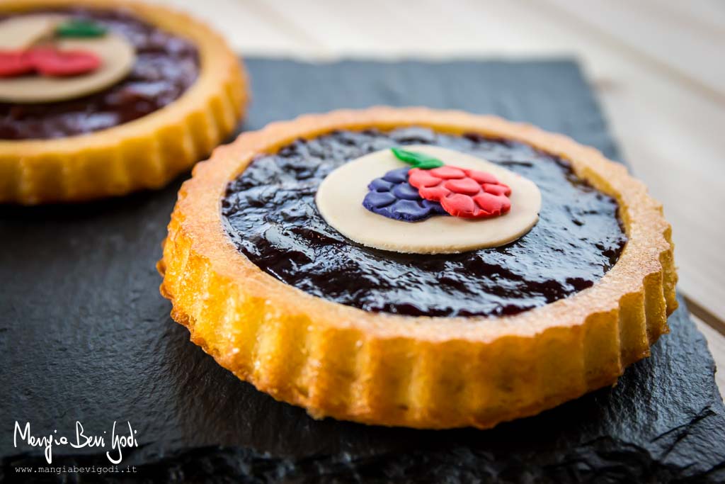 Mini crostata morbida con marmellata ai frutti di bosco