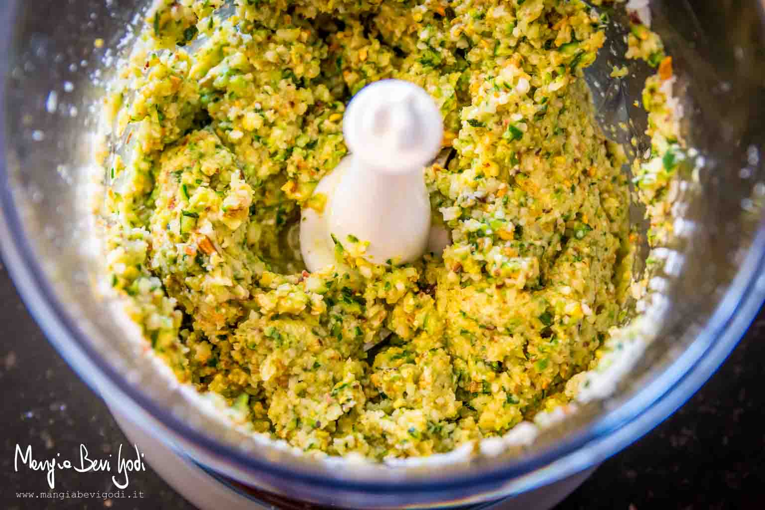 Pesto di zucchine e pistacchi | preparazione