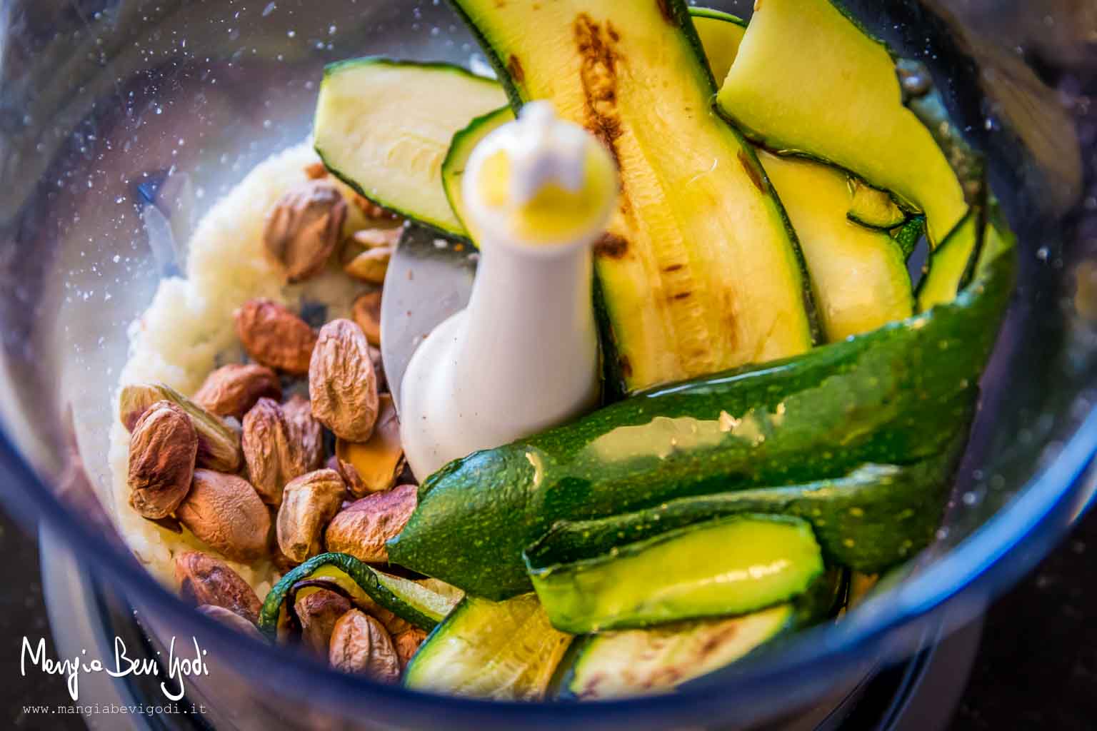 Pesto di zucchine e pistacchi | preparazione