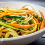 Linguine con carote, piselli e zucchine: una ricetta estiva e colorata