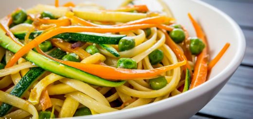 Linguine con carote, piselli e zucchine: una ricetta estiva e colorata