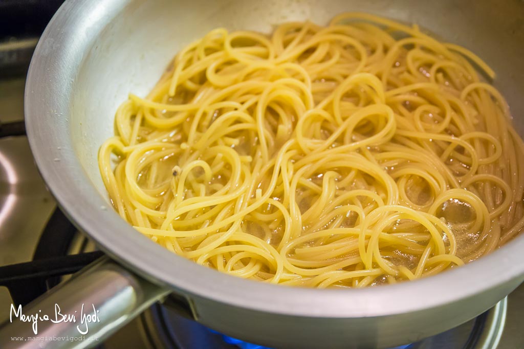 Cottura spaghetti alle vongole
