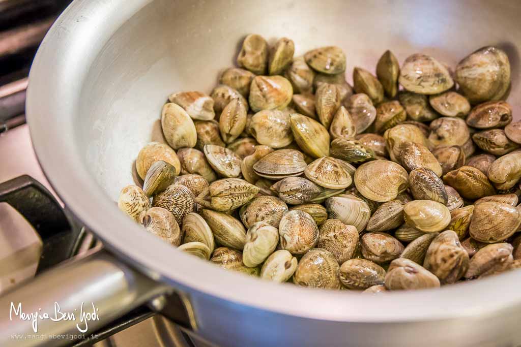 Cottura vongole in padella