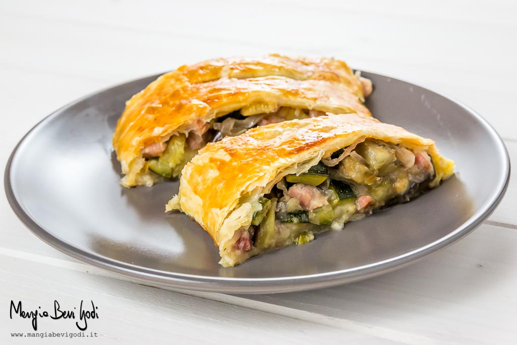 Strudel salato di zucchine, melanzane e pancetta