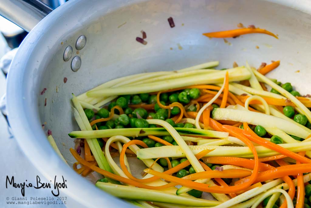 Sugo a base di piselli, carote e zucchine