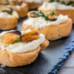 Crostini alle cozze e crema di gorgonzola