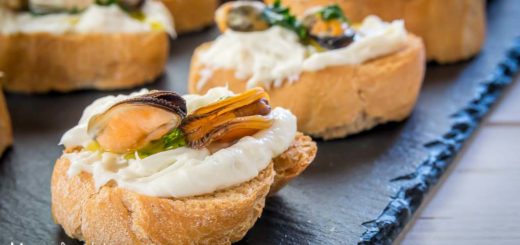 Crostini alle cozze e crema di gorgonzola