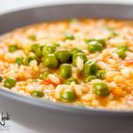 Risotto rosso con i piselli