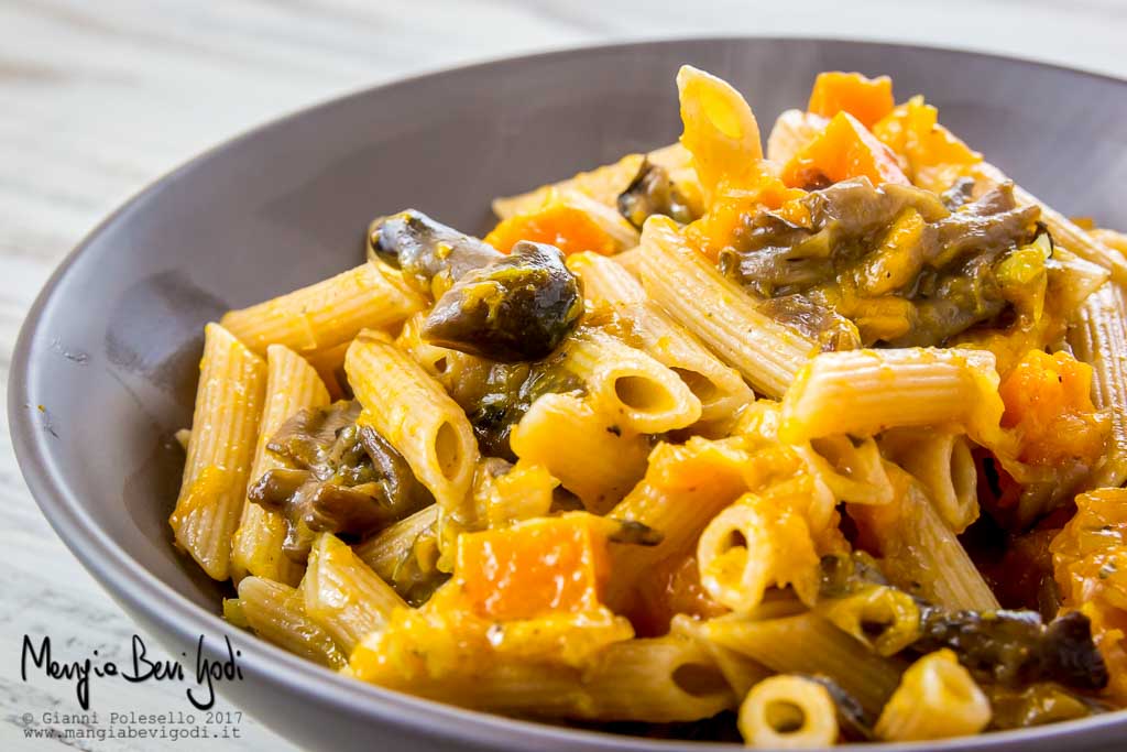 Pasta zucca e funghi