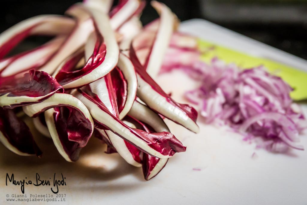 Ingredienti risotto rosso con radicchio e salsiccia