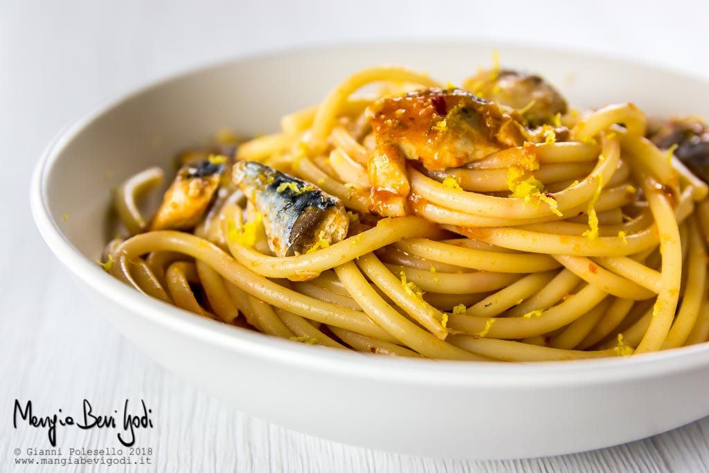 Bucatini con sgombro, 'nduja e zest di limone