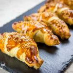 Cornetti salati con melanzane, speck e provola