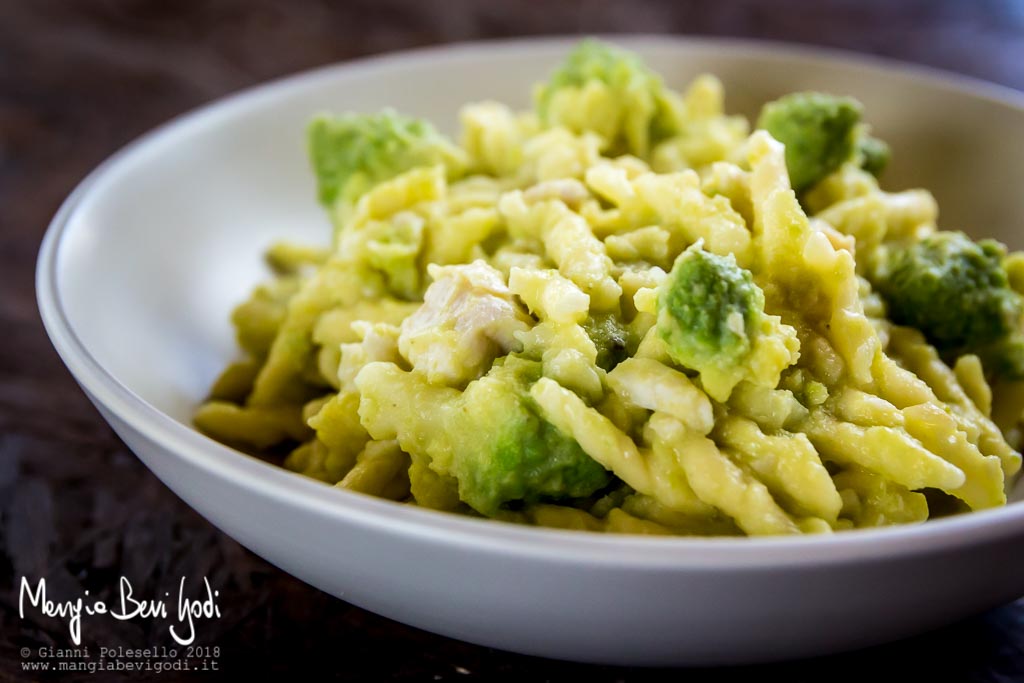 Trofie al ragù di broccolo romanesco e trota