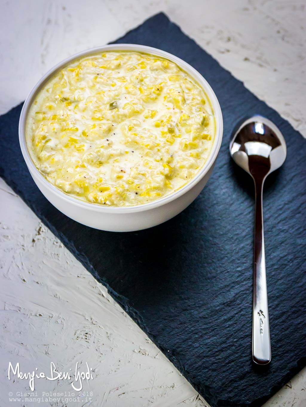 Polenta con crema di porri al latte e taleggio