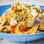 Vermicelli con aringa, pomodorini, feta e olive nere