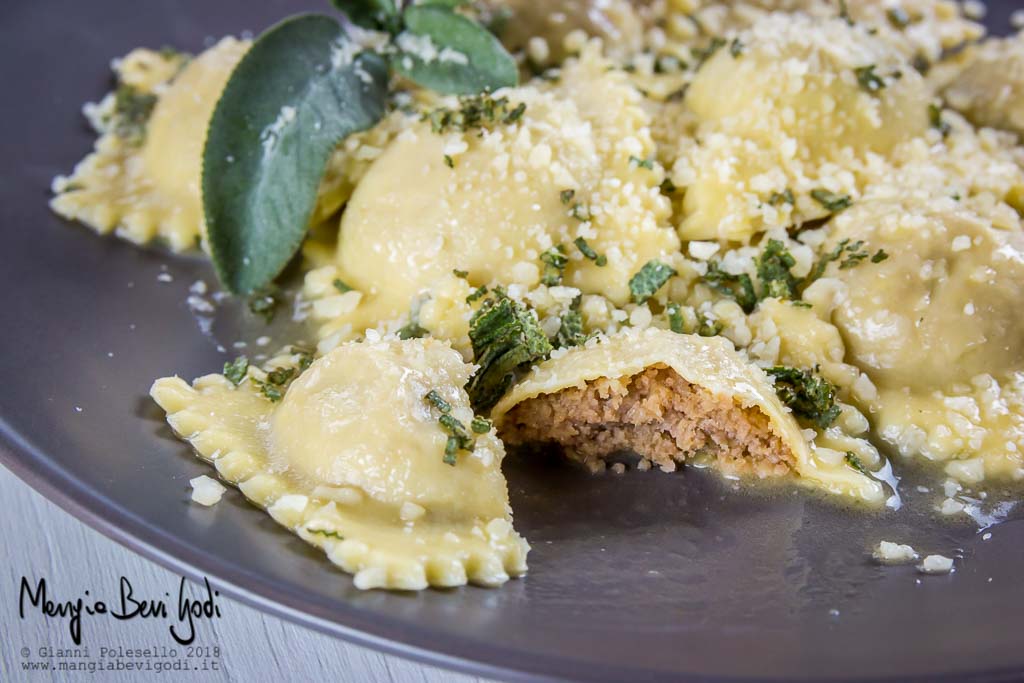 Agnolotti con salsiccia