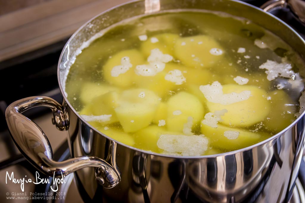 Lessare le patate con il bicarbonato