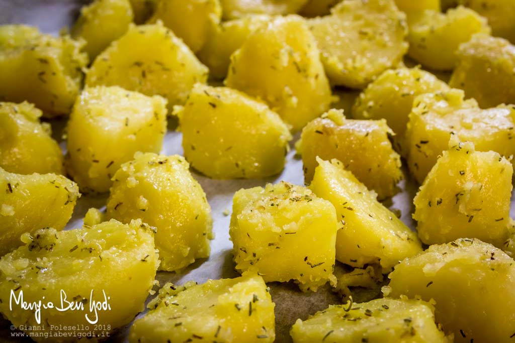 Preparazione patate al forno