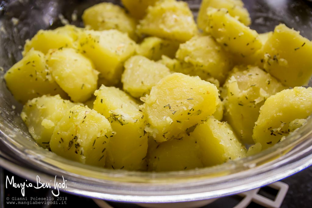 Preparazione patate arrosto