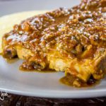 Costine di maiale in umido con funghi e polenta
