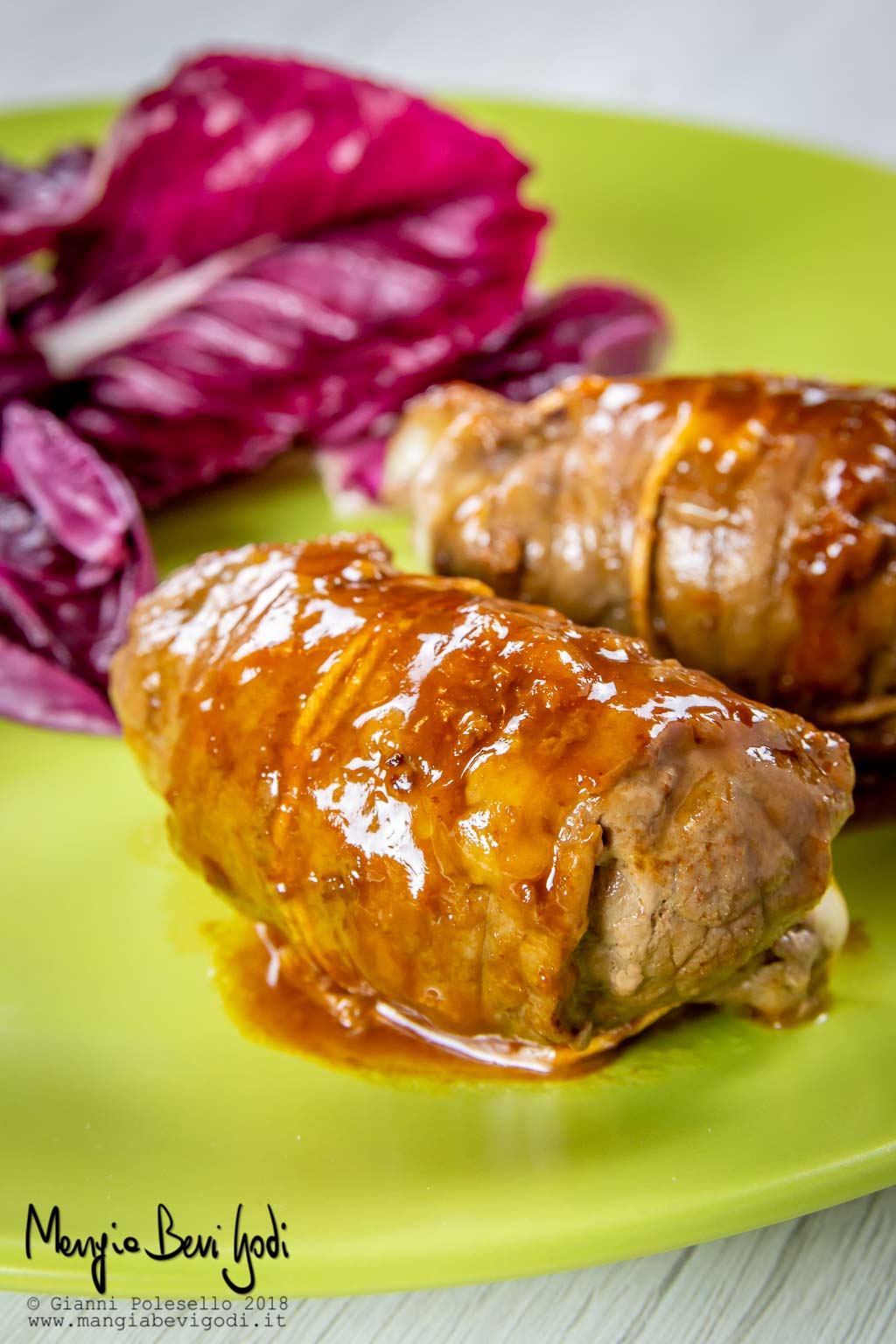 Involtini di carne con pancetta e formaggio