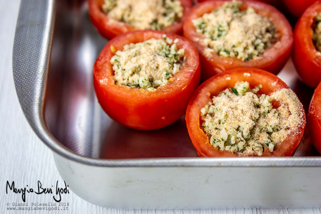 Preparazione pomodori ripieni