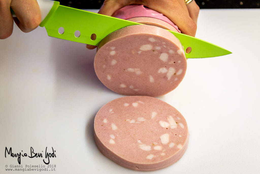 Tagliare la mortadella