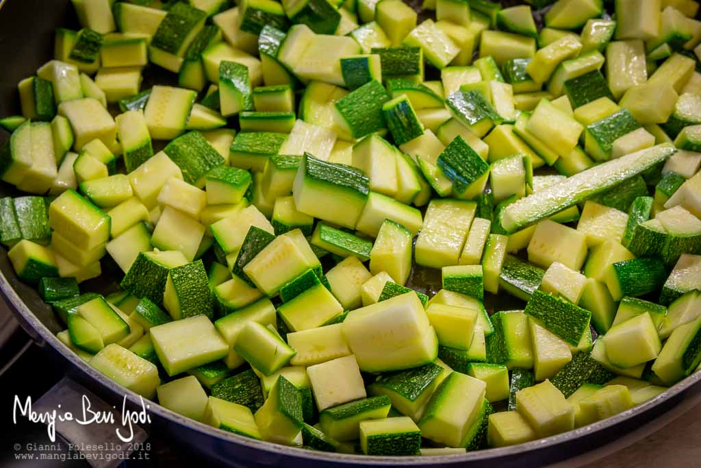 Stufare le zucchine in padella