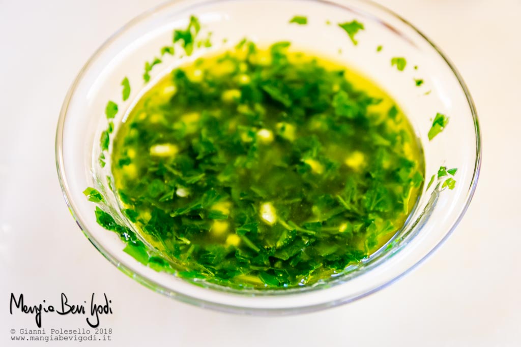 Emulsione di aglio, olio e prezzemolo