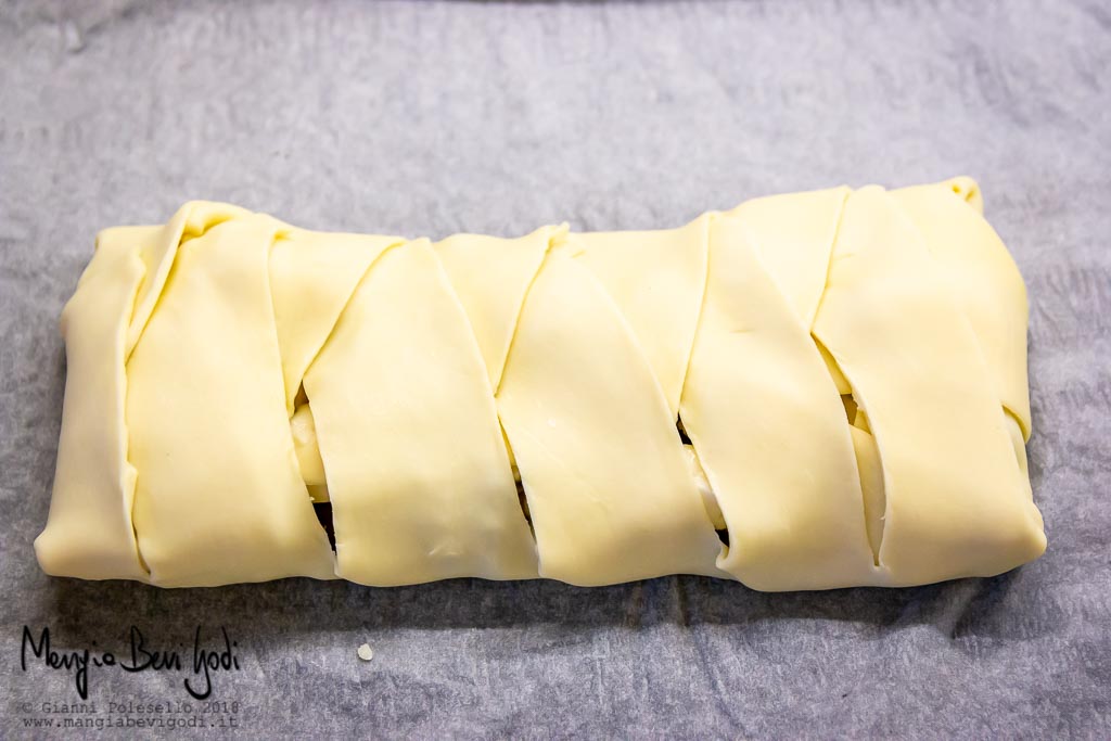 Come ripiegare la pasta sfoglia per ottenere lo strudel salato