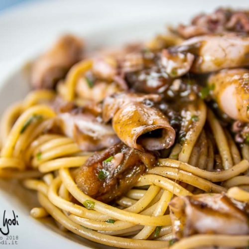 Spaghetti Al Nero Con Calamaretti Spillo Mangia Bevi Godi Blog Di Cucina E Ricette