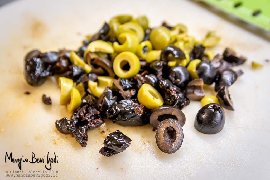 Tritare olive al coltello