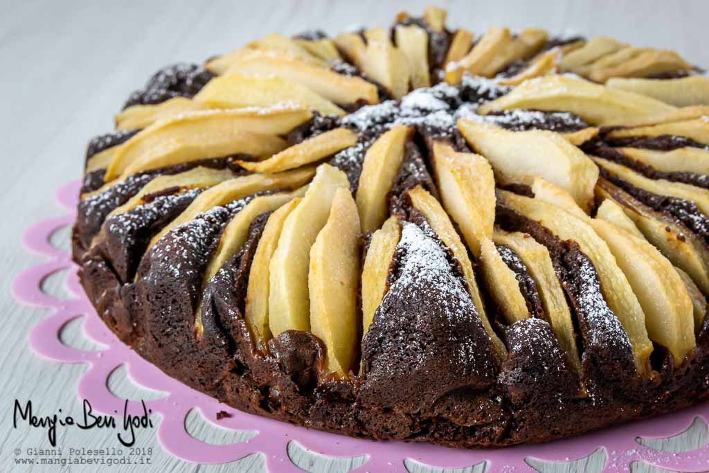 Torta cioccolato e pere