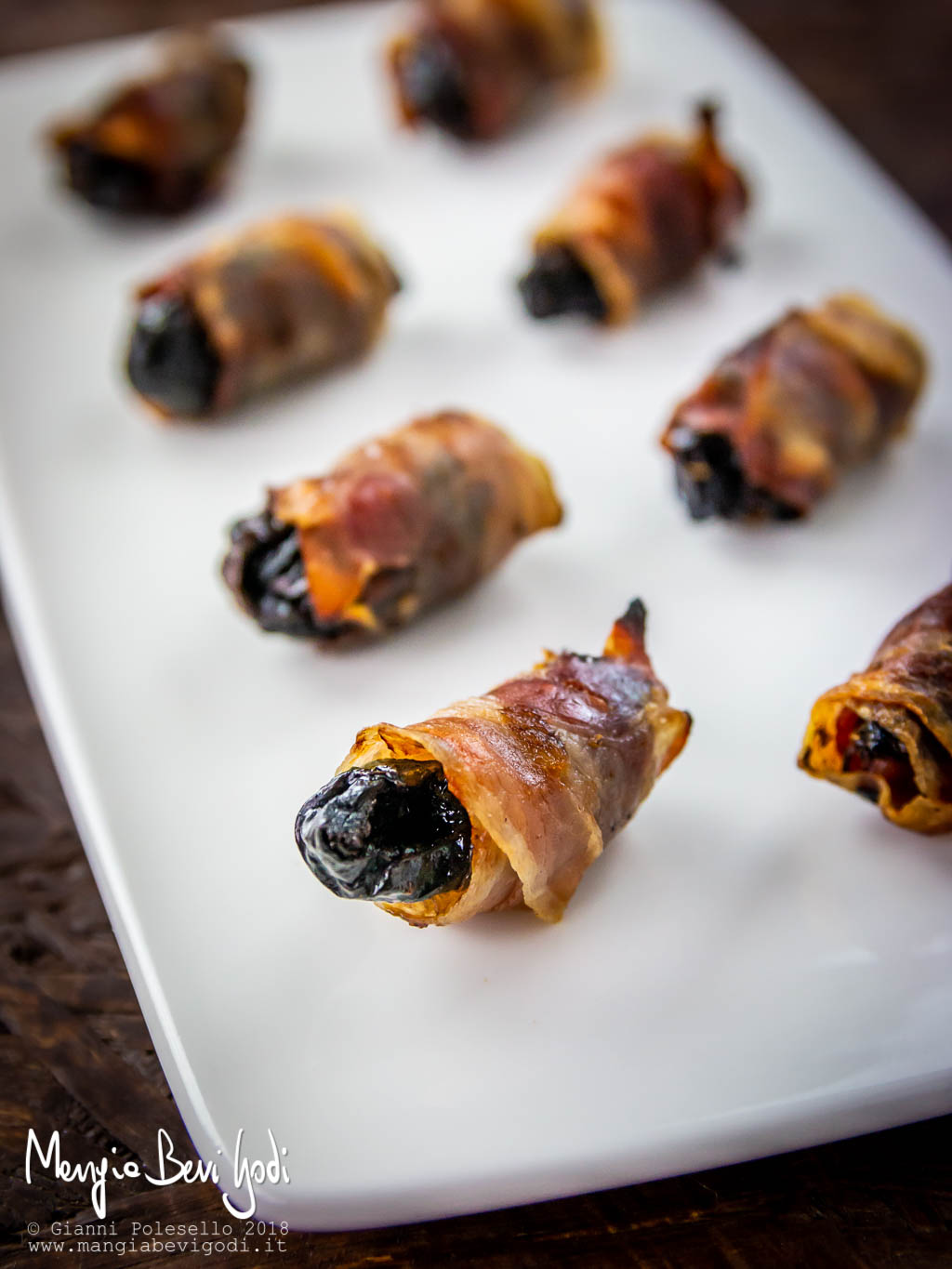 Involtini di prugne e pancetta alla griglia