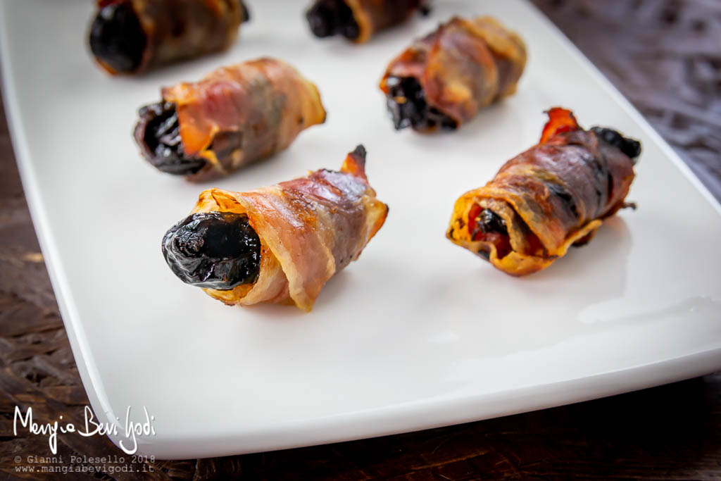 Involtini di prugne e pancetta alla griglia