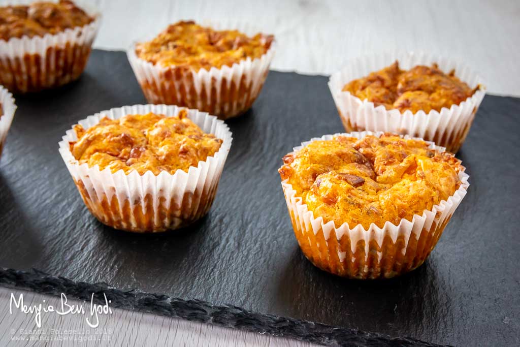 Muffin salati con zucca e pancetta