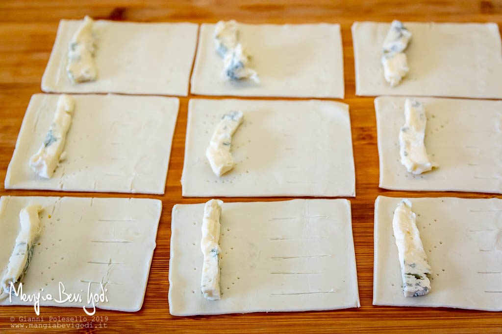 Aggiungere il gorgonzola.